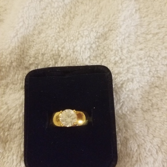 Jewelry - 🆓️Women's CZ Ring🆓️